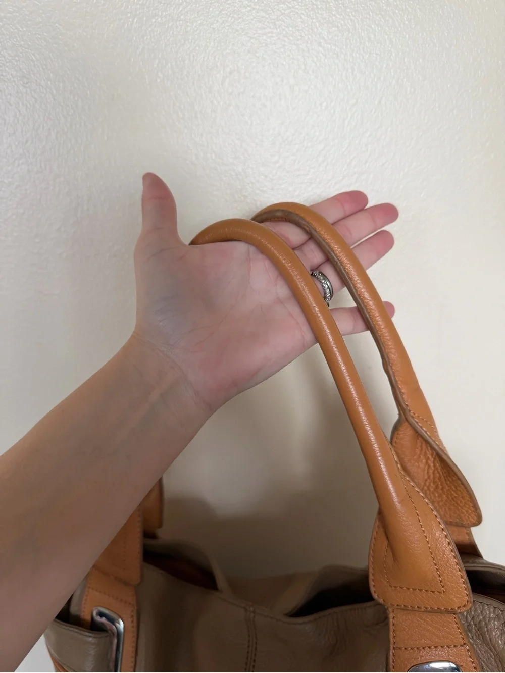 VERA PELLE ITALY Tan & Taupe Italian Leather Shoulder Bag
